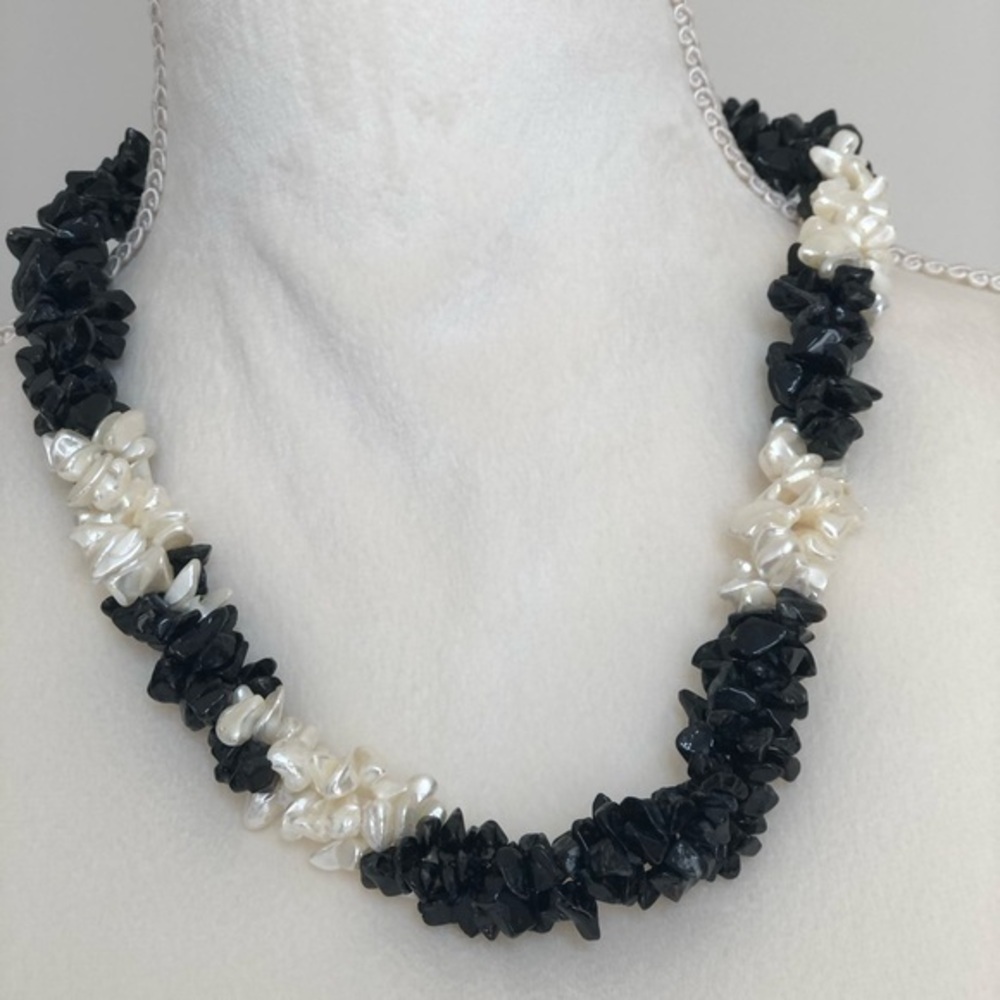 Vintage Obsidian And Mother Of Pearl Chips necklace